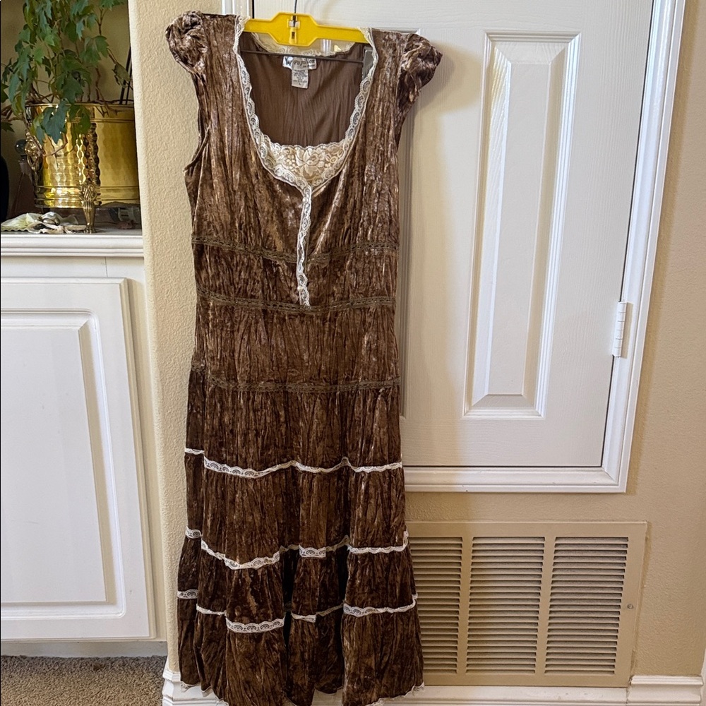 Chic Brown crinkled Velvet Maxi Dress with Lace Trim size L